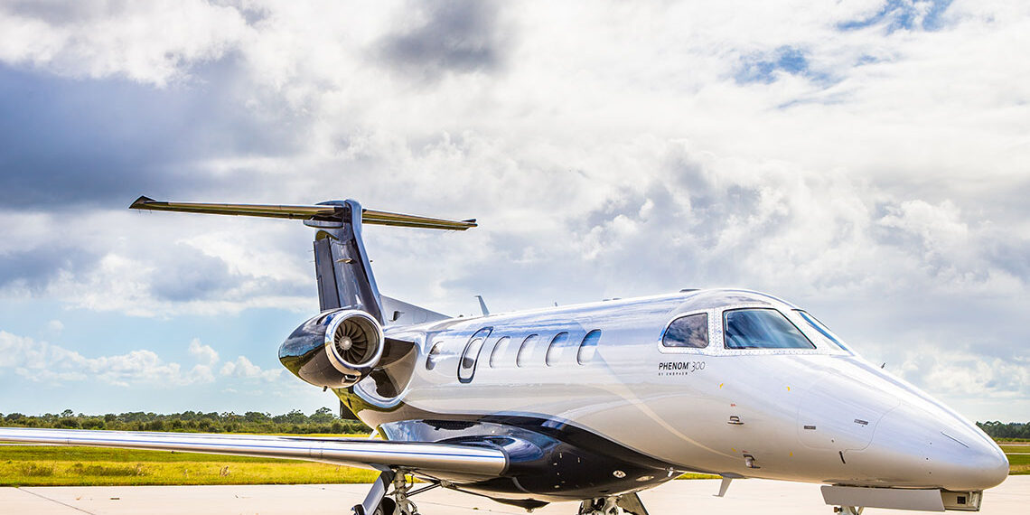 672801bd2617adea8f2bc418_embraer-phenom-300-exterior-1140x980