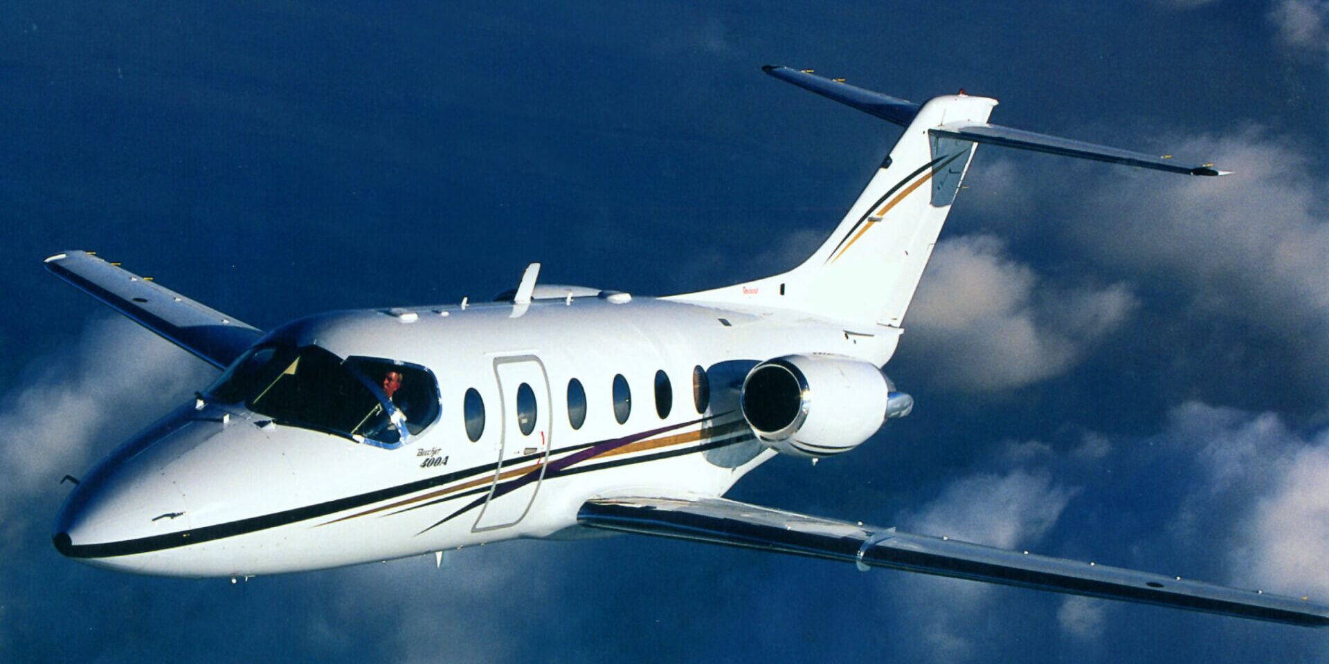 673291ddc144f16c3368038e_Hawker_400XP_Main Image (1)