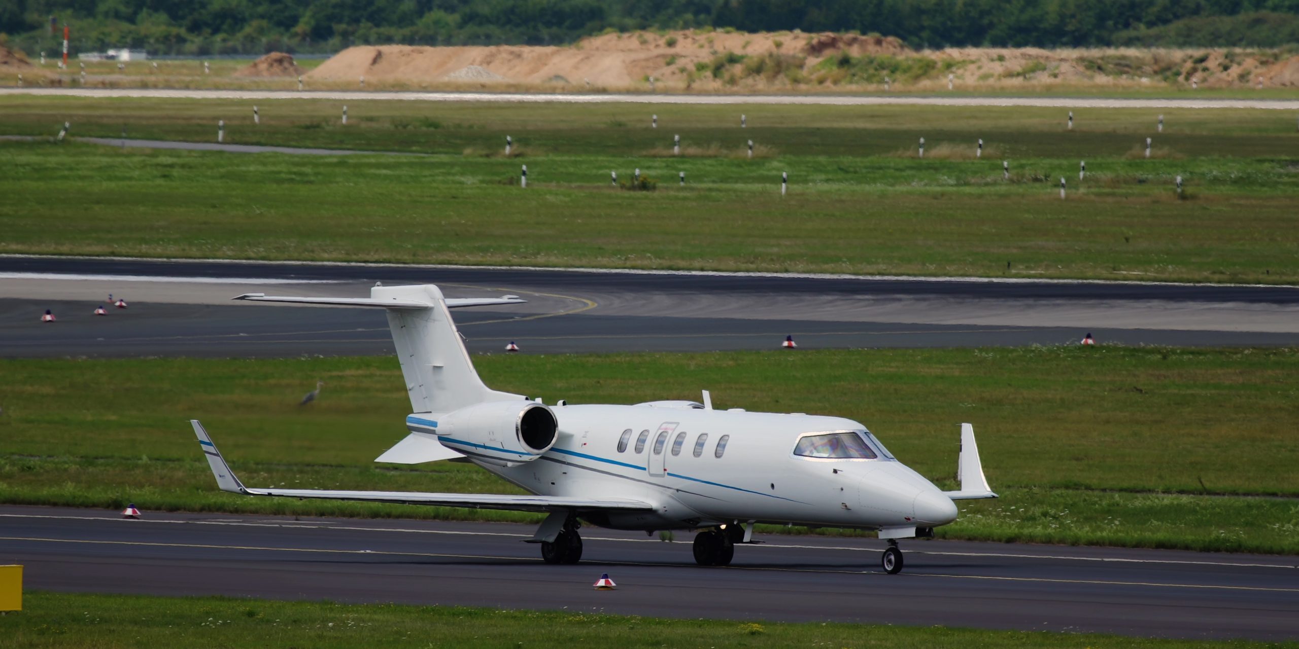673293b76d3daa19fec848b2_Learjet_40_Ext1-Main Image