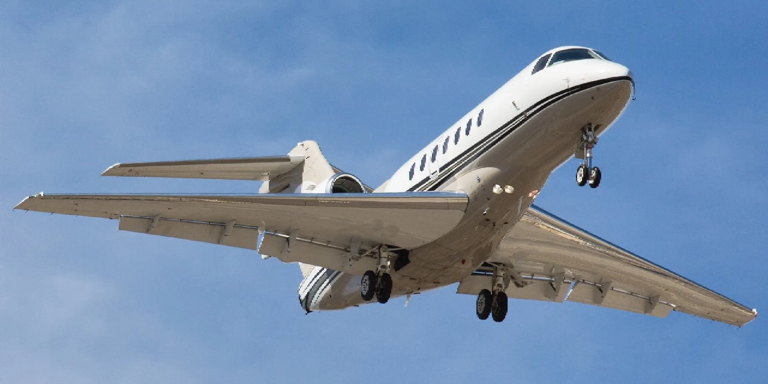 67425ec859a1771b56e2d235_Challenger 350 Main Image (21)