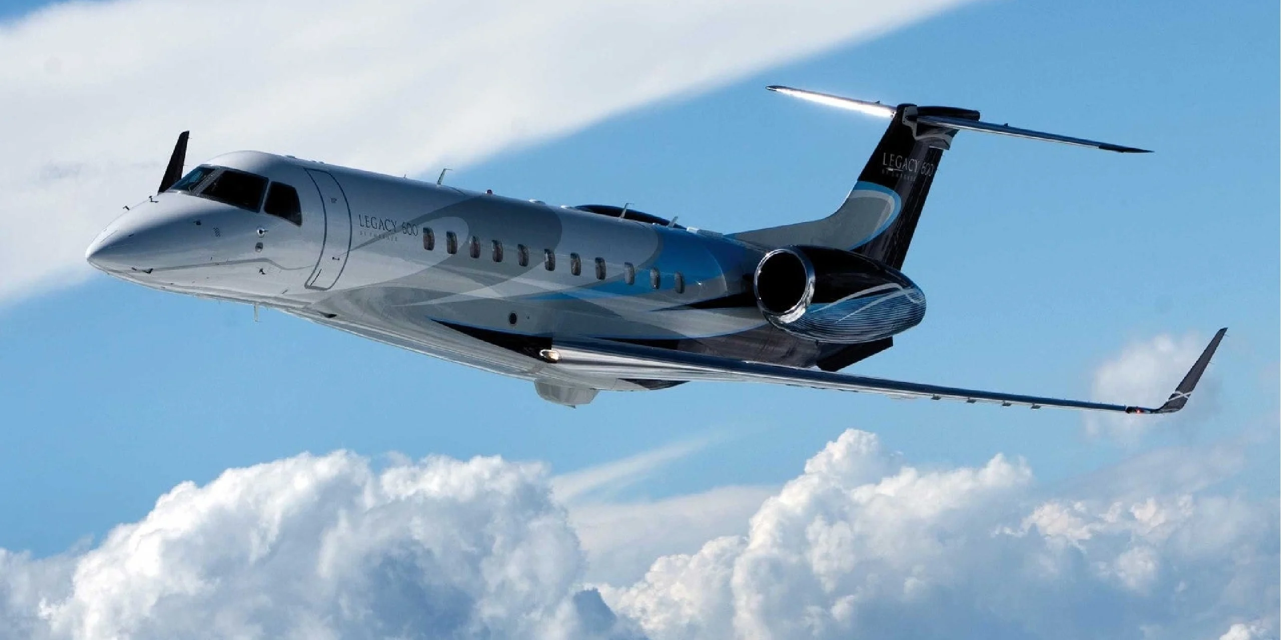 67425ec859a1771b56e2d235_Challenger 350 Main Image (28)