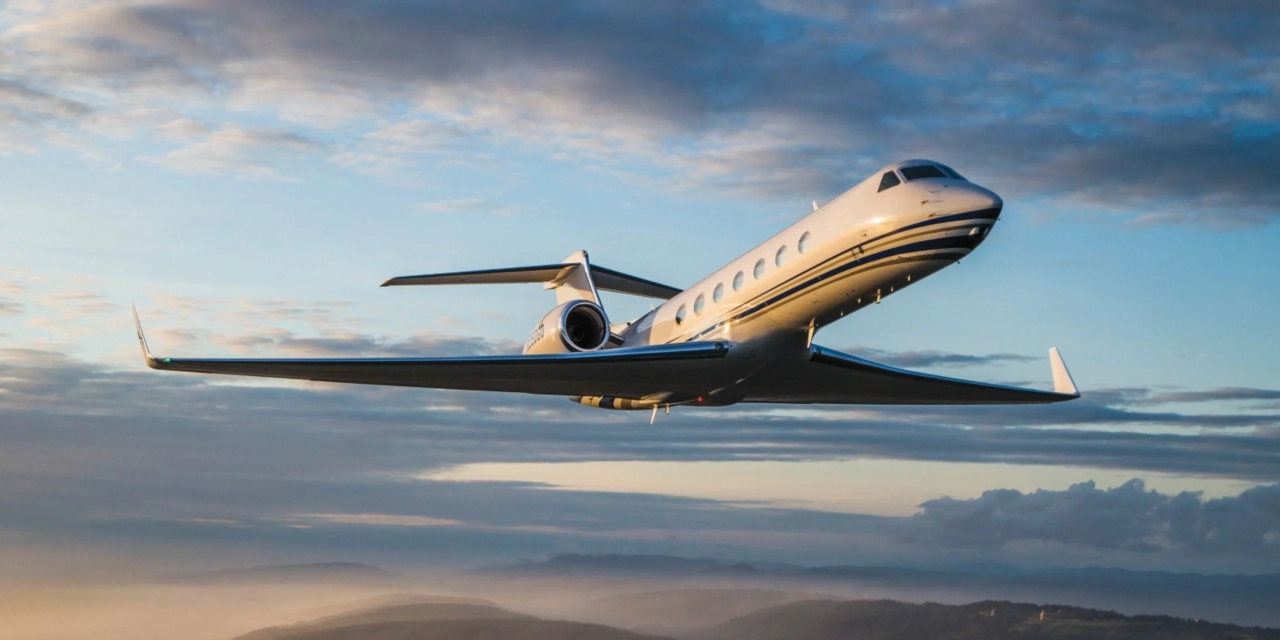 67425ec859a1771b56e2d235_Challenger 350 Main Image (31)