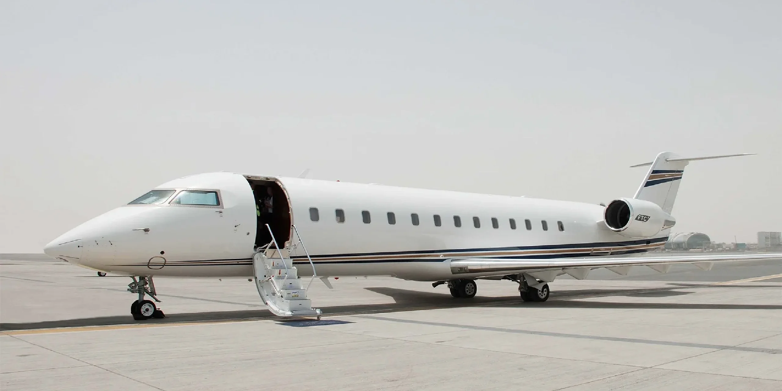 67425ec859a1771b56e2d235_Challenger-350-Main-Image-41-panorama (1)